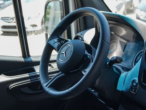 New 2024 Mercedes-Benz eSprinter 170 Cargo image 16