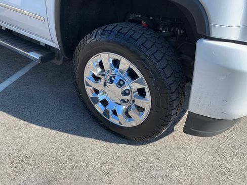 Certified 2019 GMC Sierra 2500 Denali w/ Duramax Plus Package AWD/4WD image 5