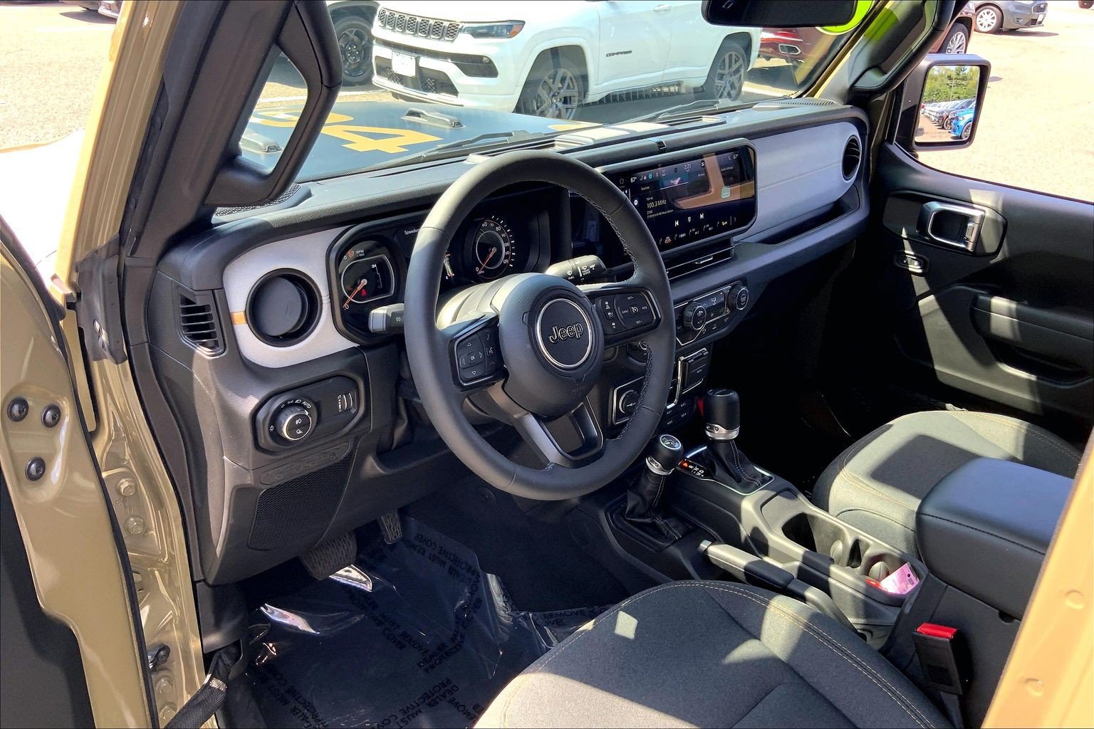 Certified 2025 Jeep Gladiator Sport AWD/4WD image 17