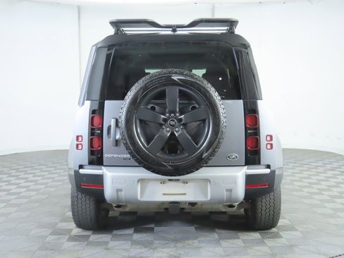 Used 2022 Land Rover Defender 110 SE image 6
