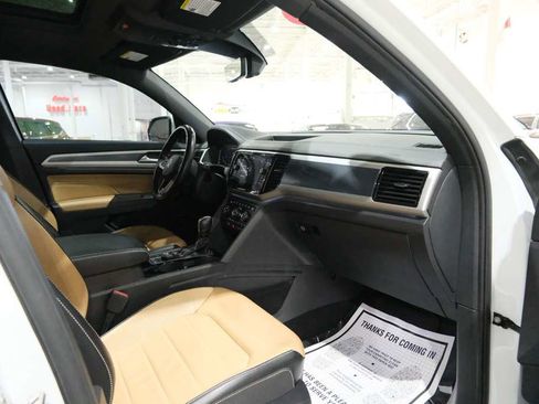 Used 2022 Volkswagen Atlas Cross Sport SEL Premium R-Line image 32