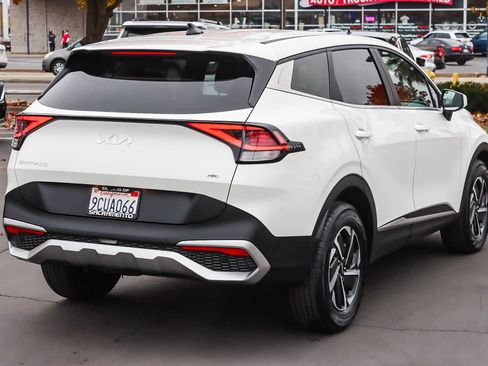 Used 2023 Kia Sportage LX image 4