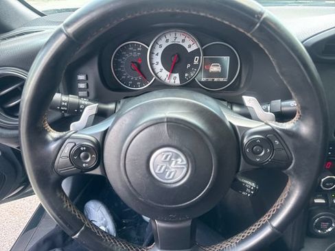Used 2020 Toyota 86 RWD image 11