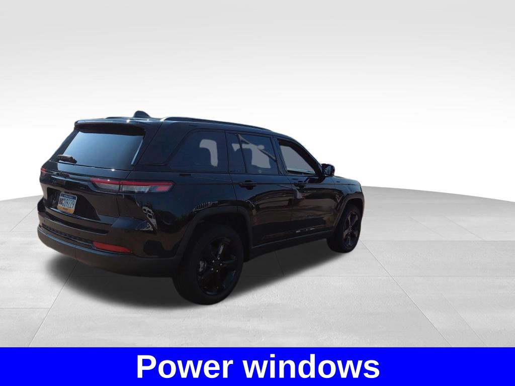 Used 2024 Jeep Grand Cherokee Altitude AWD/4WD image 9