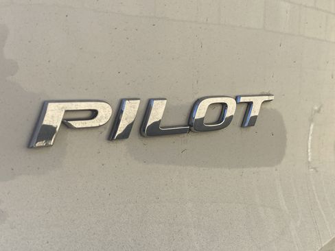 Used 2021 Honda Pilot Special Edition image 3