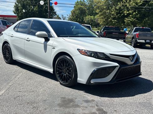 Used 2024 Toyota Camry SE w/ Convenience Package FWD image 3