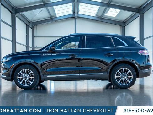 Used 2023 Lincoln Nautilus Reserve image 2