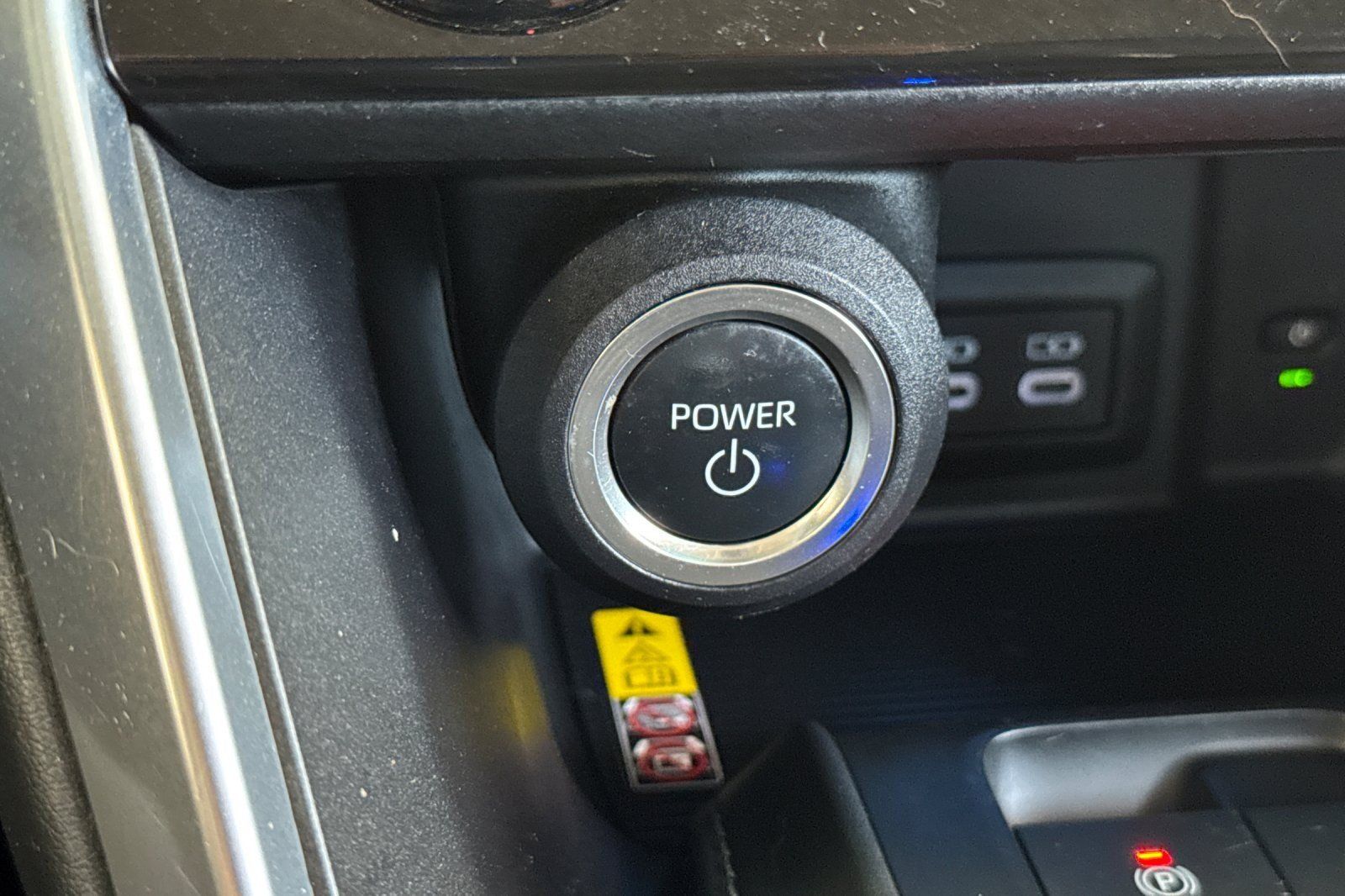 Used 2024 Toyota Venza LE AWD/4WD image 21