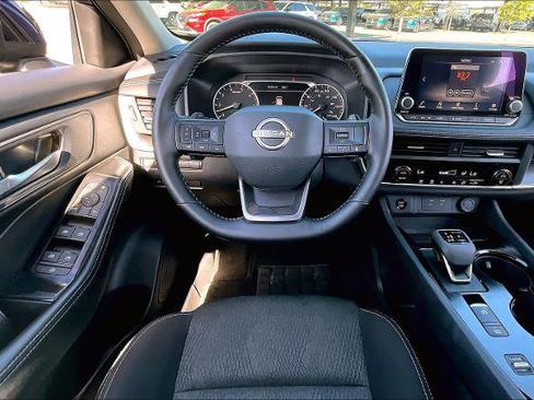 Certified 2025 Nissan Rogue SV FWD image 6