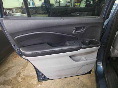 Used 2016 Honda Pilot Touring image 16