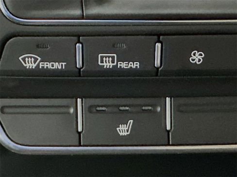 Used 2020 Kia Sorento LX w/ LX I4 Convenience Package image 23