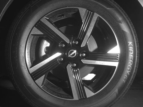 Used 2025 Nissan Sentra SV image 12