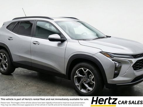 Used 2025 Chevrolet Trax LT w/ LT Convenience Package image 1