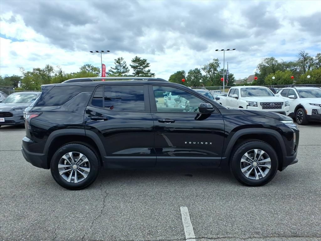 Used 2025 Chevrolet Equinox LT w/ Convenience Package II FWD image 3