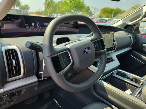 New 2026 Ford Expedition Active AWD/4WD image 16