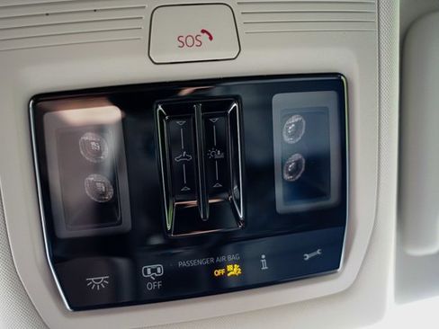 New 2025 Volkswagen Tiguan SE image 19