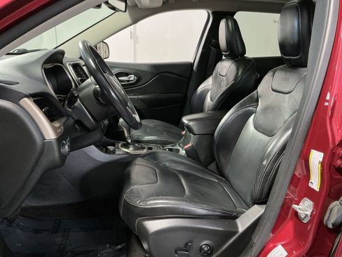 Used 2015 Jeep Cherokee Limited image 21