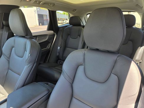 Certified 2025 Volvo XC60 B5 Plus AWD/4WD image 17