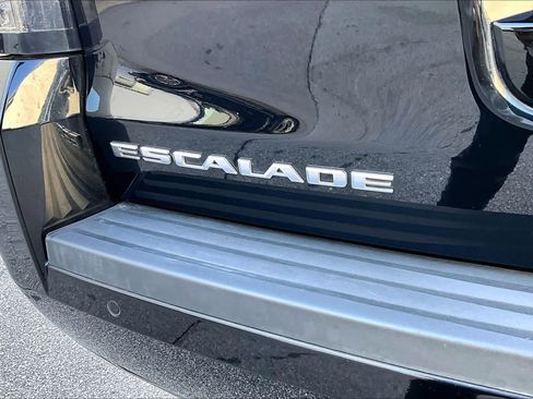 Used 2020 Cadillac Escalade Luxury image 30