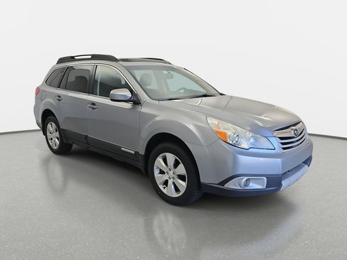 Used 2011 Subaru Outback 3.6R Limited image 3