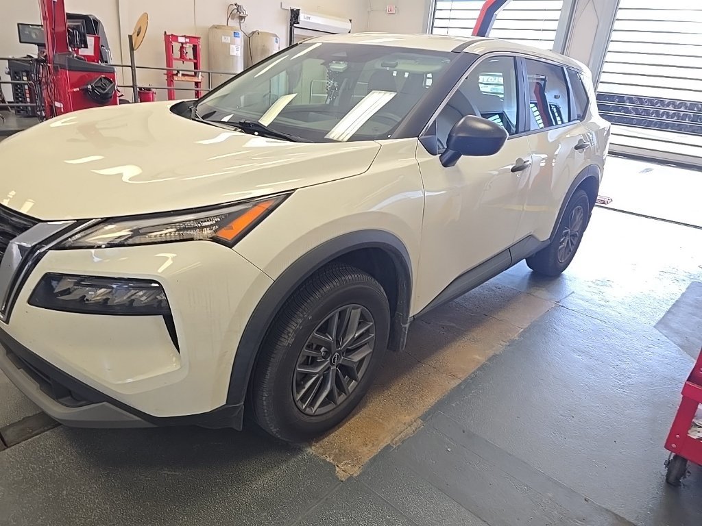 Used 2023 Nissan Rogue S AWD/4WD image 2