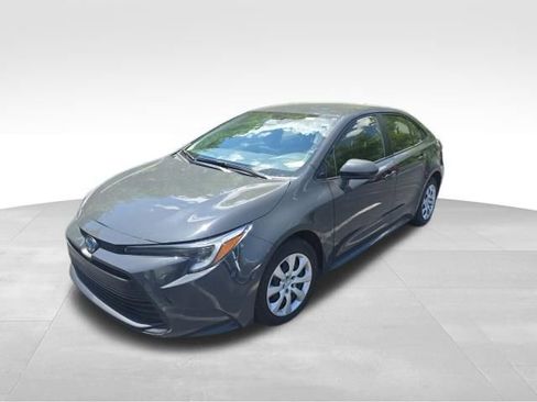 Used 2025 Toyota Corolla LE FWD image 9
