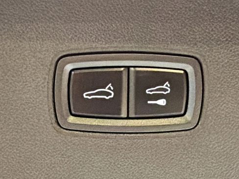 Certified 2025 Porsche Cayenne image 14