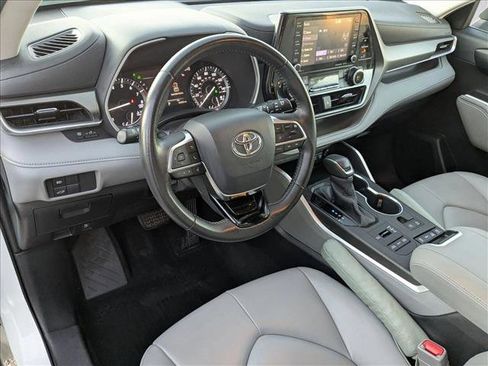 Used 2020 Toyota Highlander XLE image 10