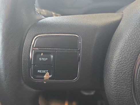 Used 2012 Jeep Compass Latitude w/ Altitude Pkg image 18