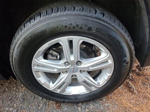 Certified 2024 GMC Terrain SLE image 5