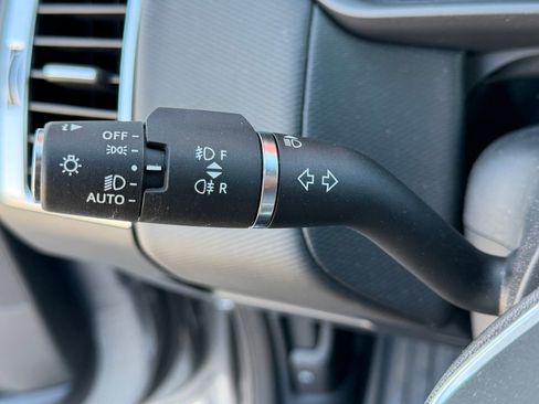 Used 2025 Land Rover Discovery Dynamic SE AWD/4WD image 13