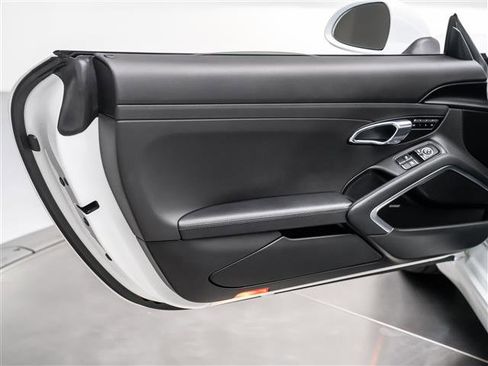 Used 2018 Porsche 911 Carrera RWD image 25