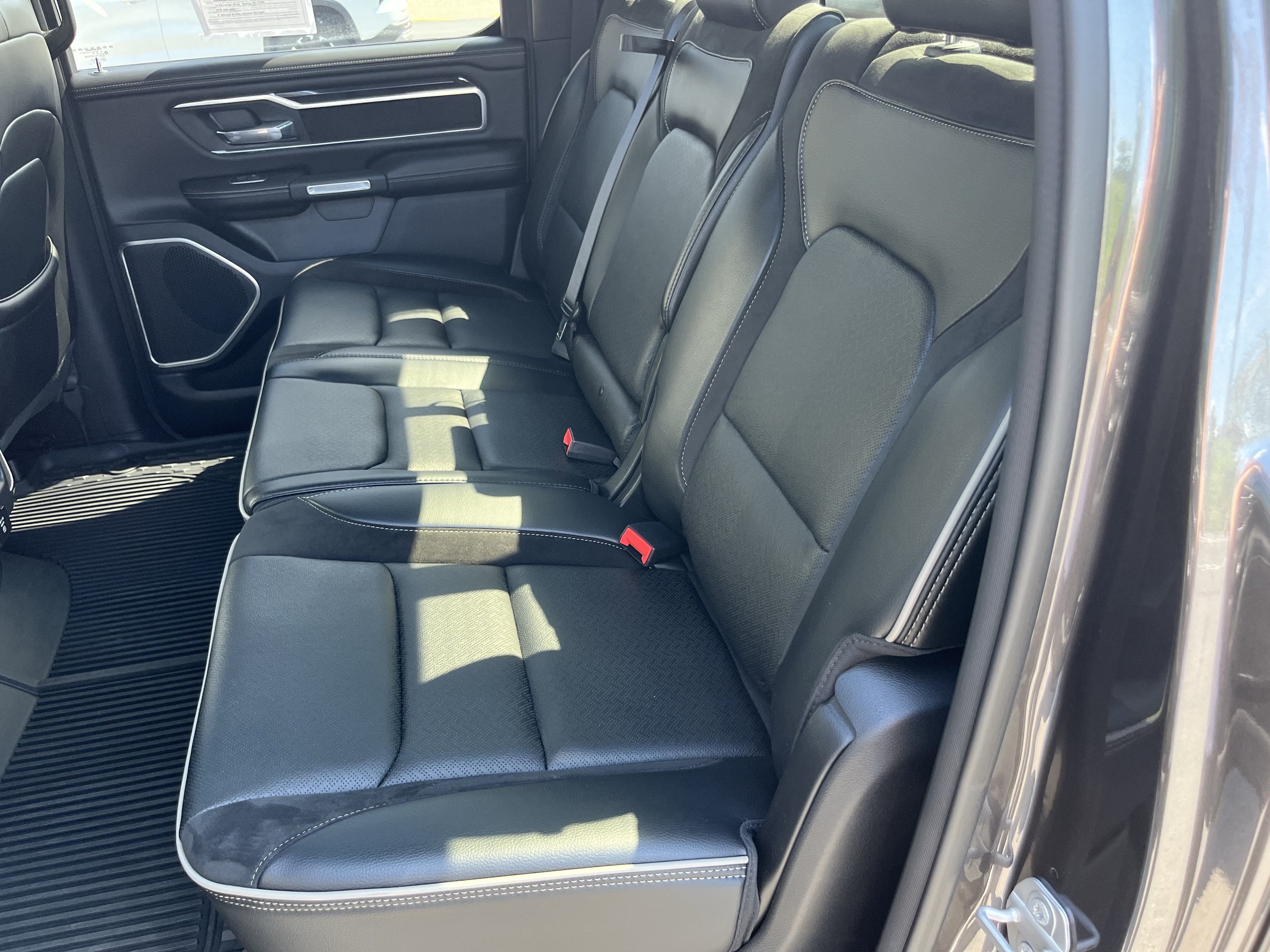 Used 2021 RAM 1500 Laramie w/ Sport Appearance Package AWD/4WD image 18