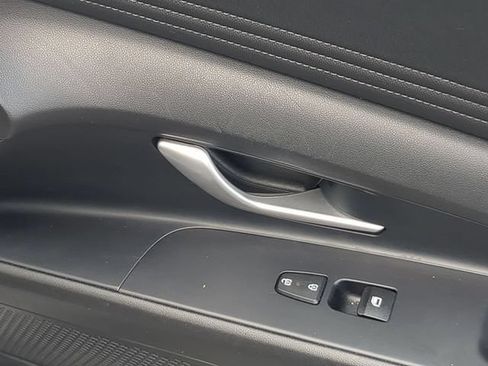 Used 2025 Hyundai Elantra SEL FWD image 38