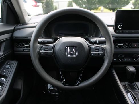 Used 2023 Honda Accord EX image 17
