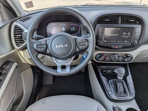 Certified 2025 Kia Soul LX w/ LX Technology Package FWD image 17