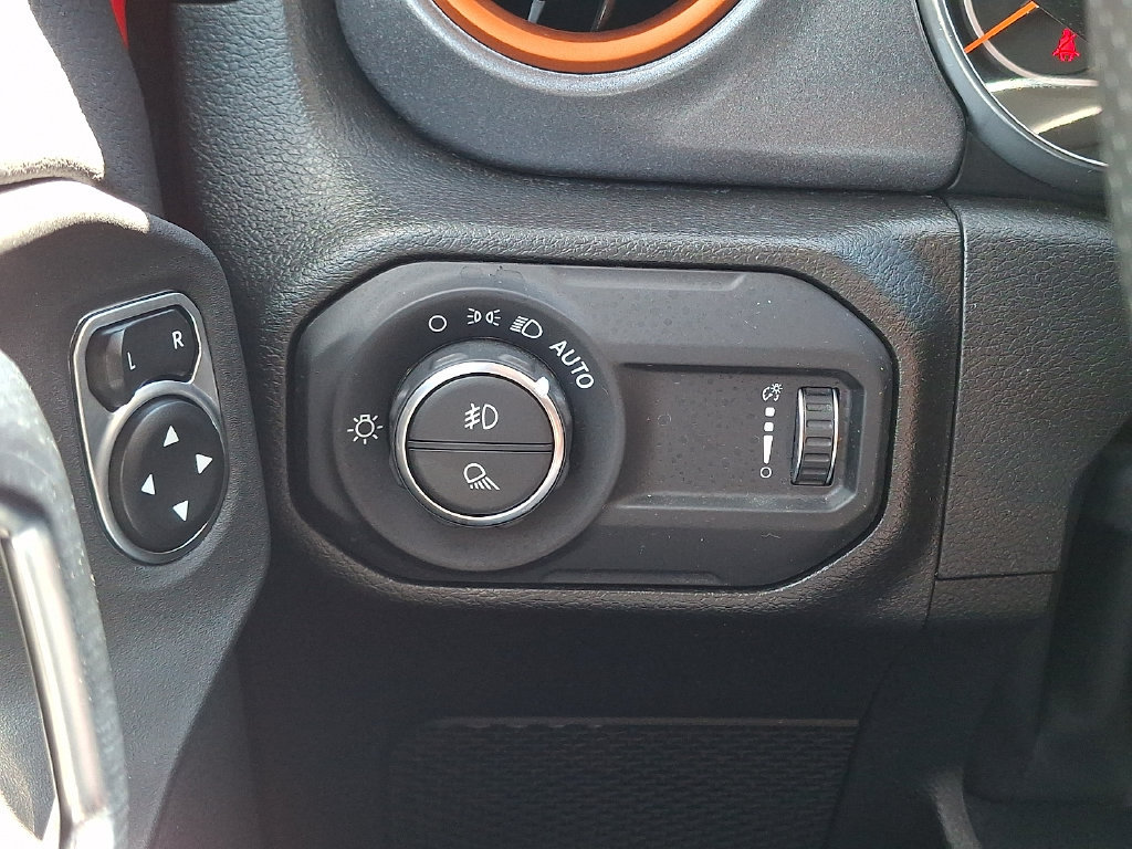 Used 2023 Jeep Gladiator Mojave w/ Cold Weather Group AWD/4WD image 27
