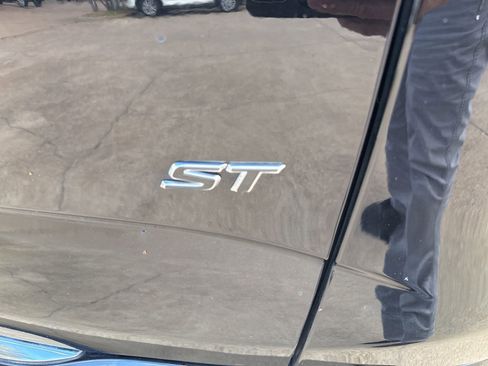 Used 2022 Buick Enclave Essence w/ Experience Buick Package image 9