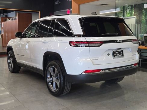 Used 2025 Jeep Grand Cherokee Limited w/ Luxury Tech Group II image 13