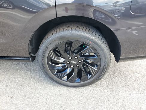 New 2025 Lincoln Navigator Reserve w/ Jet Appearance Package image 8