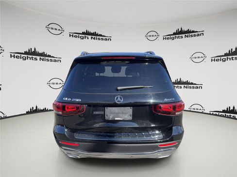 Used 2023 Mercedes-Benz GLB 250 4MATIC w/ Premium Package image 9