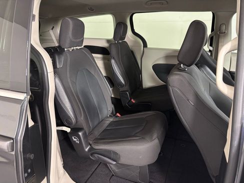 Used 2022 Chrysler Voyager LX FWD image 45