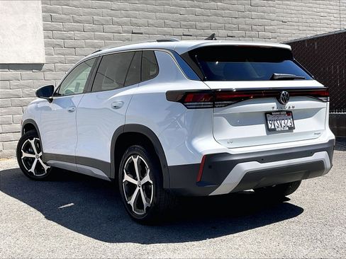 Certified 2025 Volkswagen Tiguan SE AWD/4WD image 10