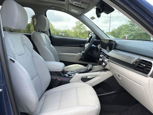 Used 2024 Kia Telluride EX image 16