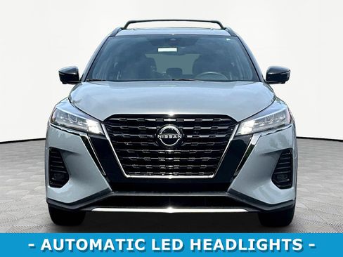 Used 2022 Nissan Kicks SR w/ Interior Electronics Package FWD image 2