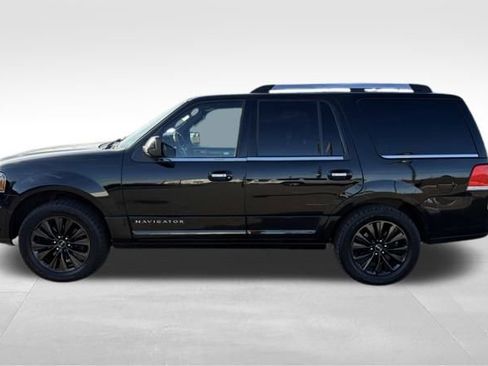 Used 2017 Lincoln Navigator Select image 10