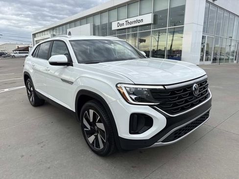 Used 2025 Volkswagen Atlas Cross Sport SE image 1