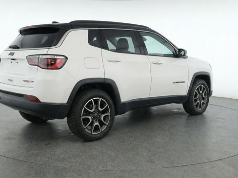 Used 2025 Jeep Compass Trailhawk image 9