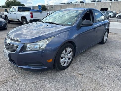 Used 2013 Chevrolet Cruze LS FWD image 2