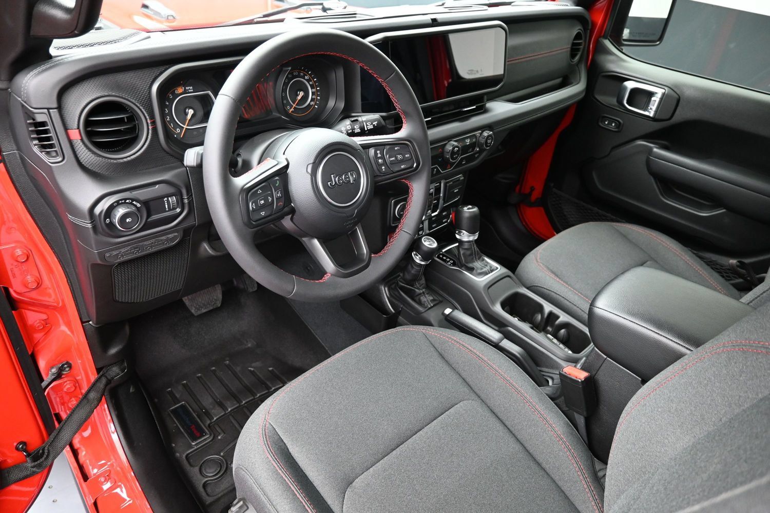 Used 2024 Jeep Wrangler Unlimited Rubicon w/ Technology Group AWD/4WD image 22